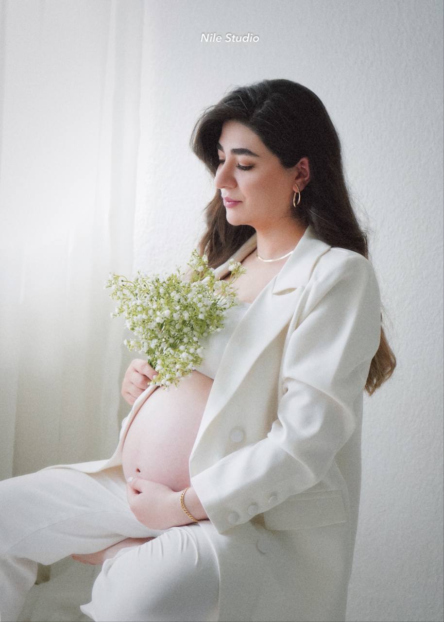 عکاسی بارداری در منزل با تجهیزات کامل